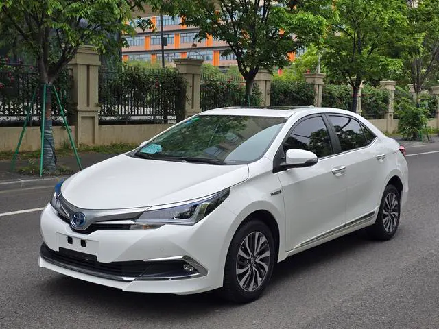 2017 Toyota Corolla Hybrid photo 1