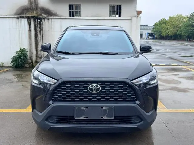 2023 Toyota Corolla Cross thumbnail 2