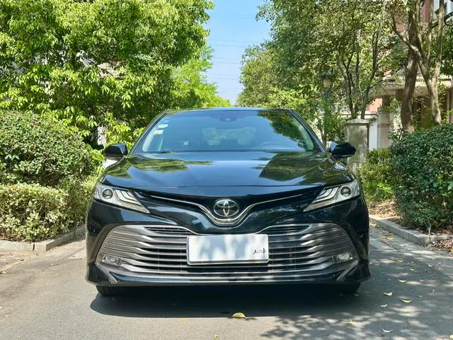 2019 Toyota Camry thumbnail 2