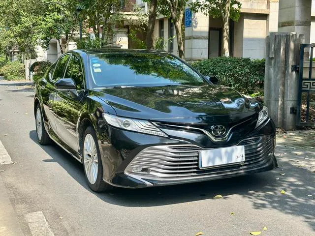 2019 Toyota Camry thumbnail 3