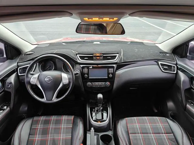 2017 Nissan Qashqai thumbnail 4