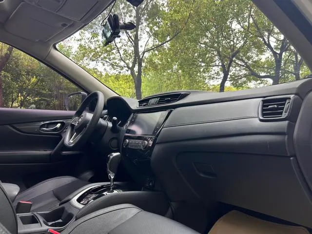 2017 Nissan X-Trail thumbnail 4