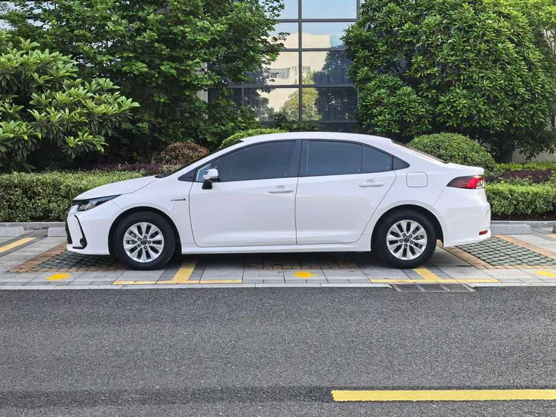 2023 Toyota Corolla thumbnail 3