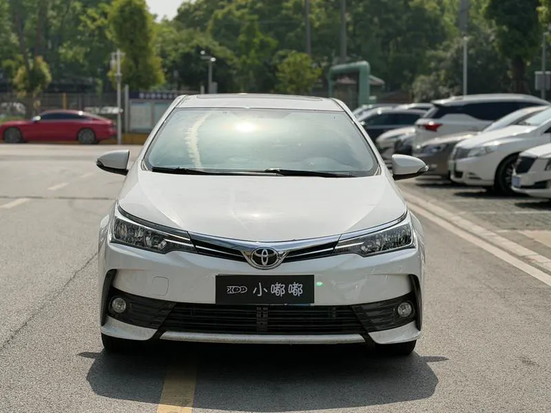 2017 Toyota Corolla thumbnail 2