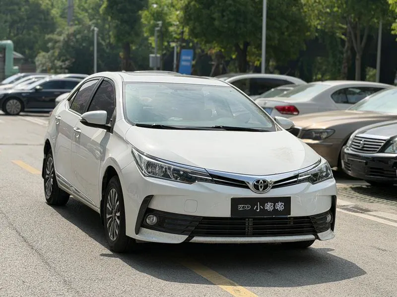 2017 Toyota Corolla thumbnail 3