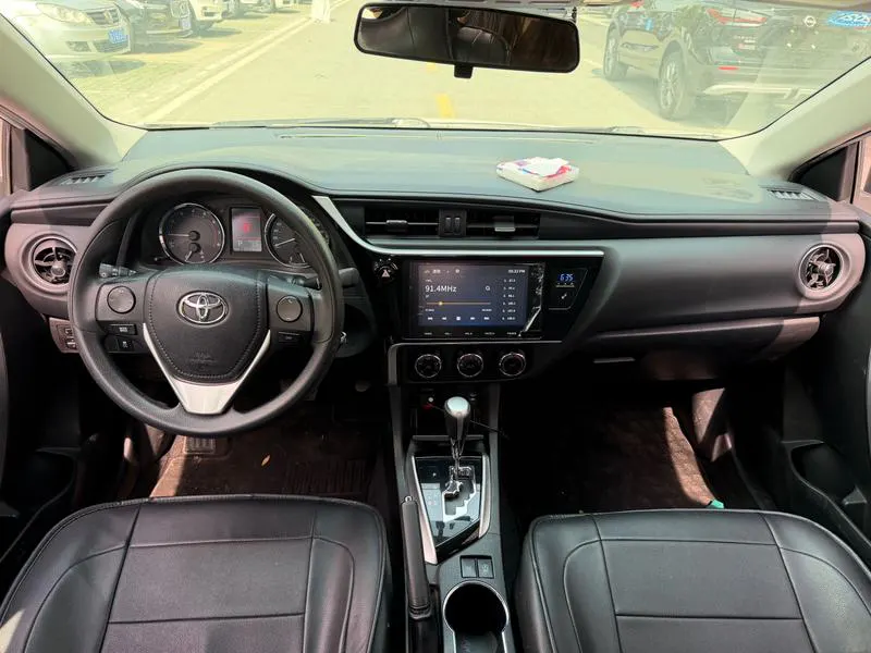 2017 Toyota Corolla thumbnail 4