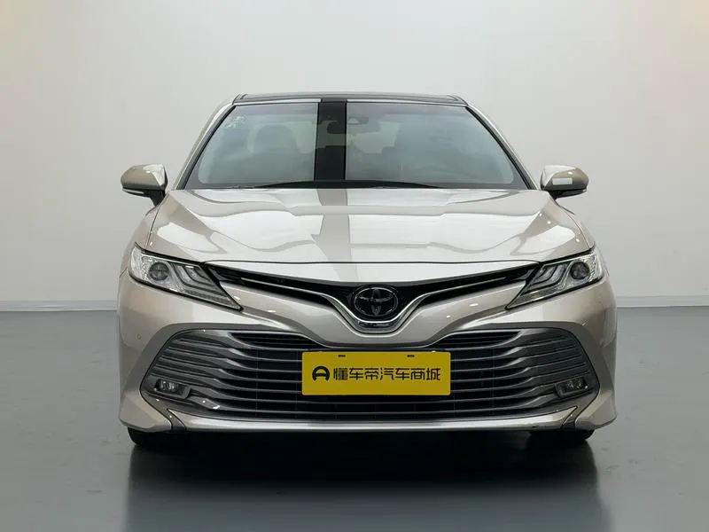 2019 Toyota Camry thumbnail 3