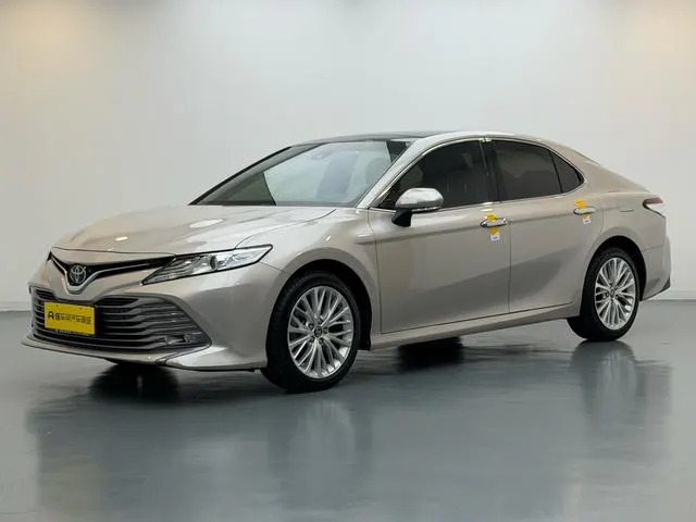 2019 Toyota Camry thumbnail 2