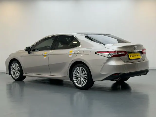 2019 Toyota Camry thumbnail 6