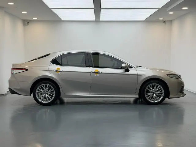 2019 Toyota Camry thumbnail 9