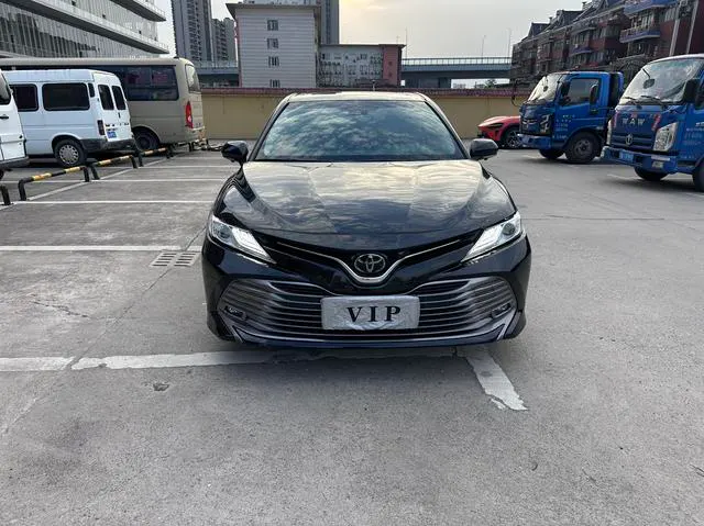 2019 Toyota Camry thumbnail 2