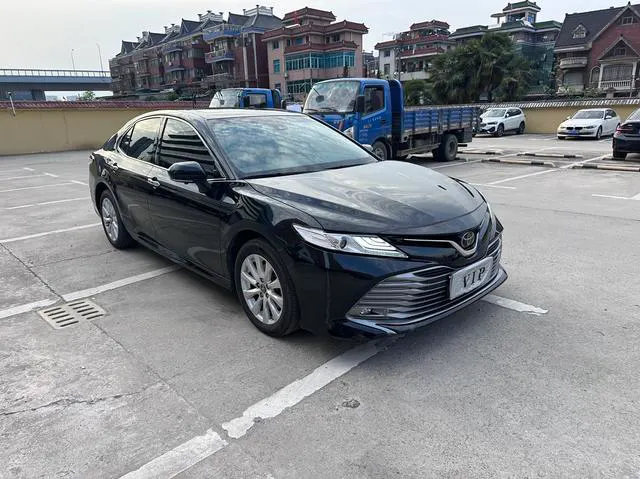 2019 Toyota Camry thumbnail 3