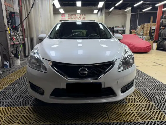 2011 Nissan Tiida thumbnail 2