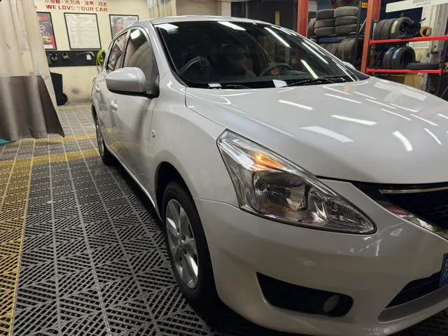 2011 Nissan Tiida thumbnail 3