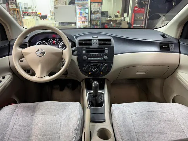 2011 Nissan Tiida thumbnail 4