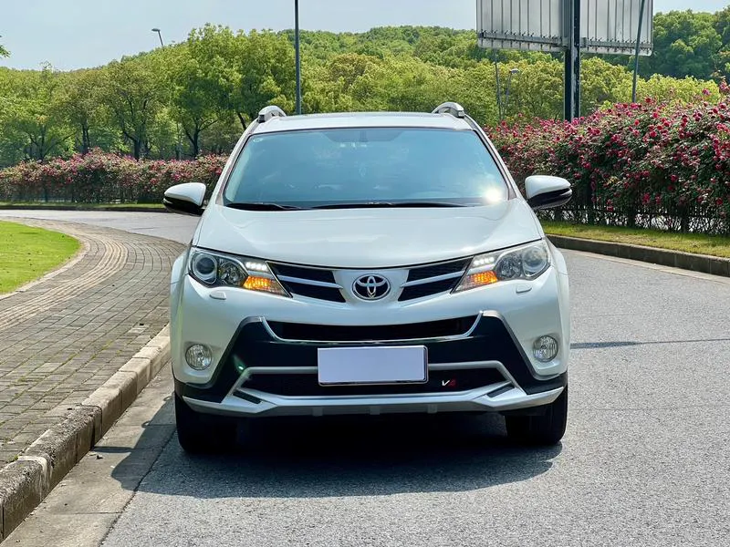 2015 Toyota RAV4 thumbnail 2