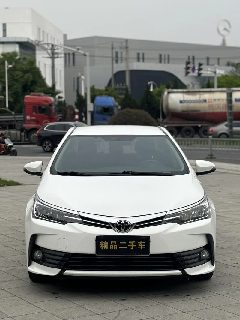 2018 Toyota Corolla thumbnail 2