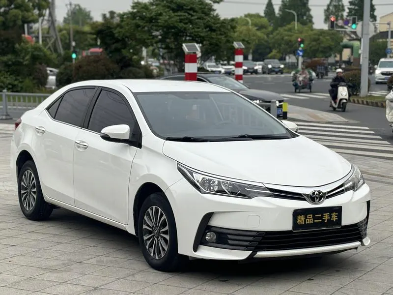 2018 Toyota Corolla thumbnail 3