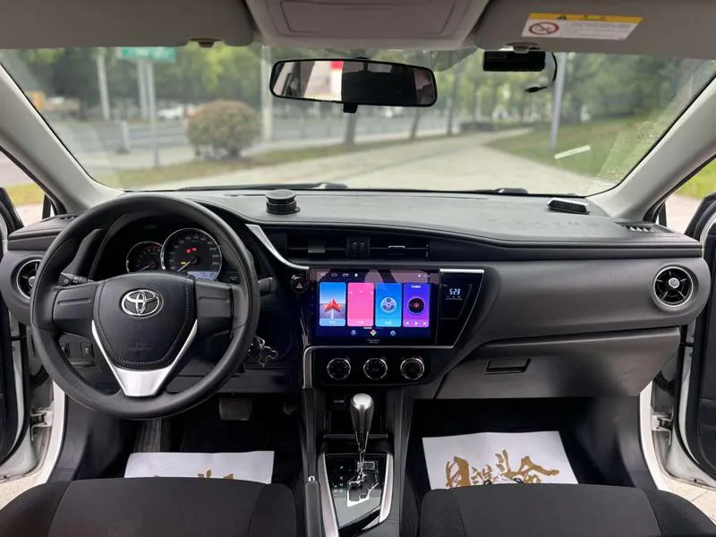 2018 Toyota Corolla thumbnail 4