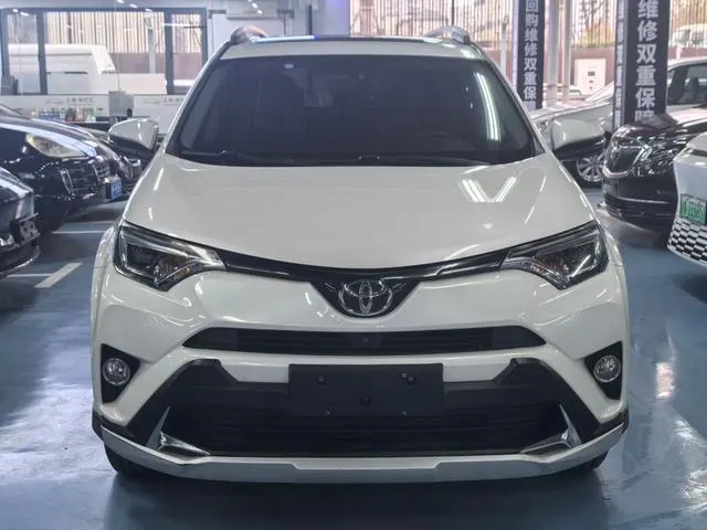 2016 Toyota RAV4 thumbnail 2
