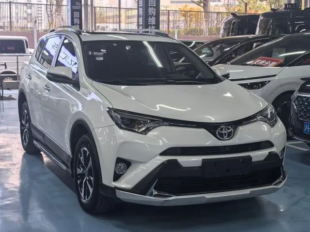 2016 Toyota RAV4 thumbnail 3