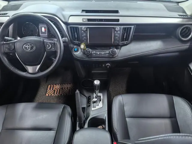 2016 Toyota RAV4 thumbnail 4