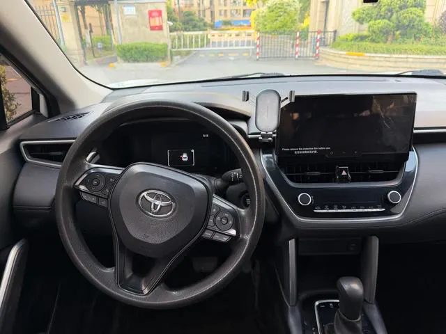 2023 Toyota Corolla Cross thumbnail 5