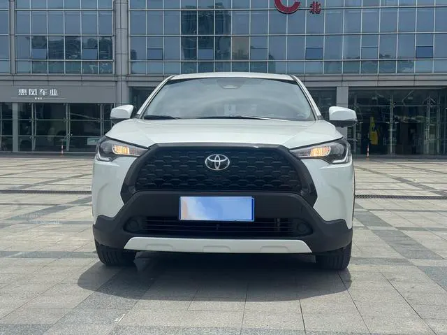 2024 Toyota Corolla Cross thumbnail 2
