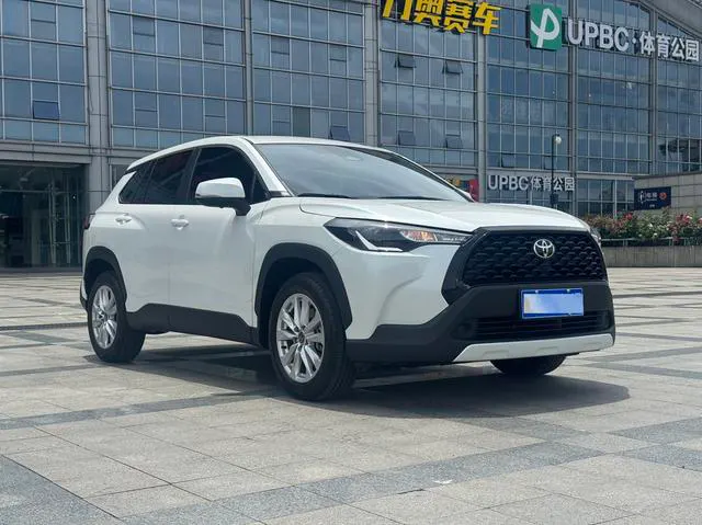 2024 Toyota Corolla Cross thumbnail 3