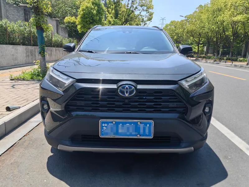 2023 Toyota RAV4 thumbnail 2