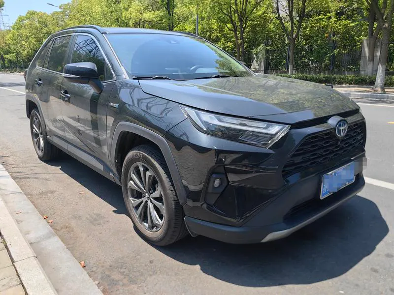 2023 Toyota RAV4 thumbnail 3