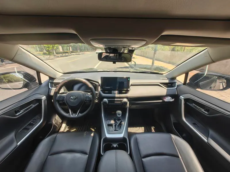 2023 Toyota RAV4 thumbnail 4