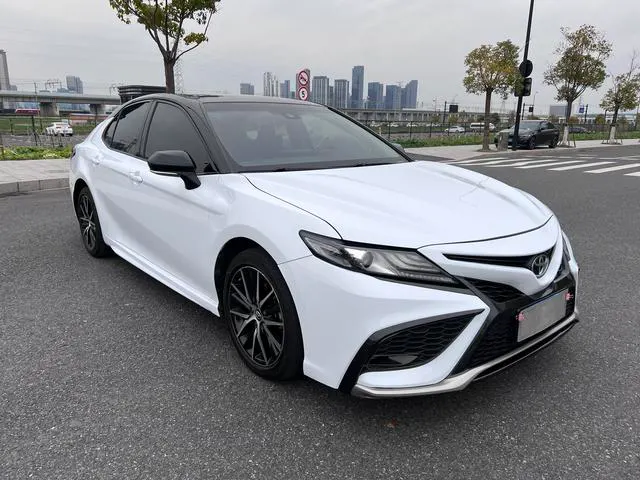 2021 Toyota Camry thumbnail 3