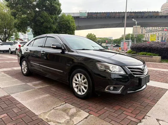 2013 Toyota Camry thumbnail 3