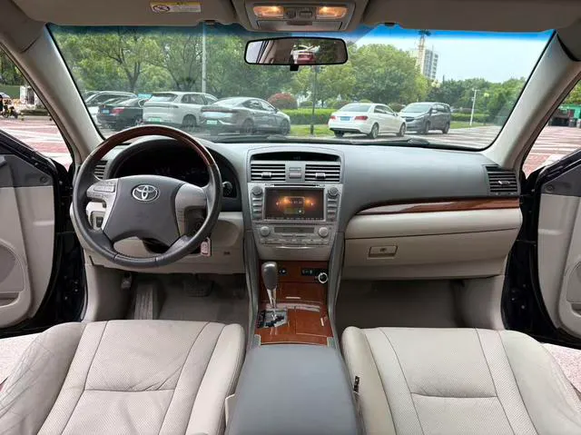 2013 Toyota Camry thumbnail 4