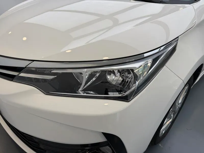 2017 Toyota Corolla thumbnail 13