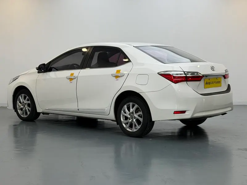 2017 Toyota Corolla thumbnail 6