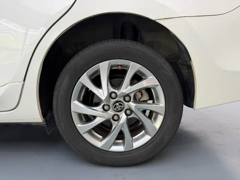 2017 Toyota Corolla thumbnail 10
