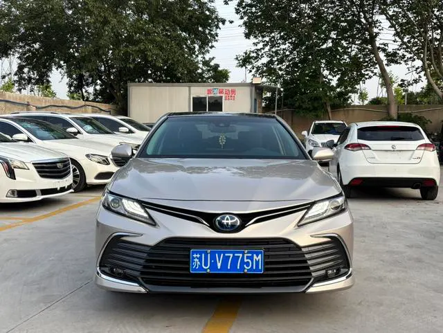 2021 Toyota Camry thumbnail 2