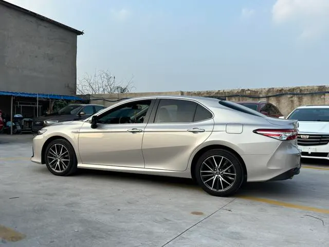 2021 Toyota Camry thumbnail 3