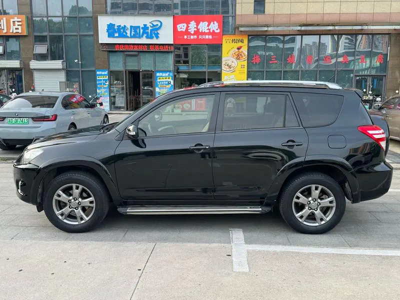 2013 Toyota RAV4 thumbnail 3
