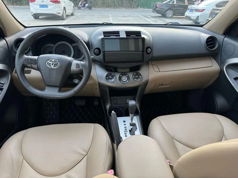 2013 Toyota RAV4 thumbnail 4