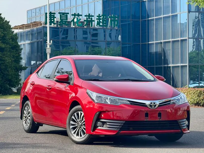 2017 Toyota Corolla thumbnail 3