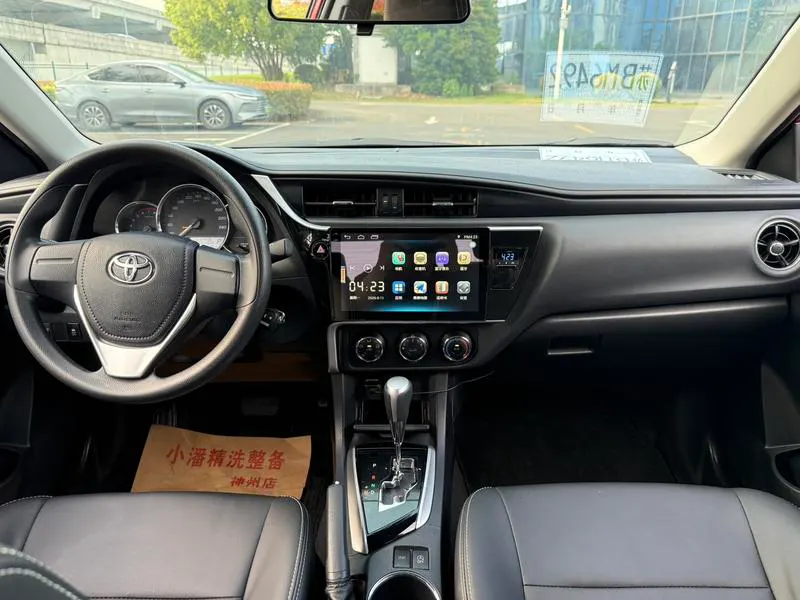 2017 Toyota Corolla thumbnail 4