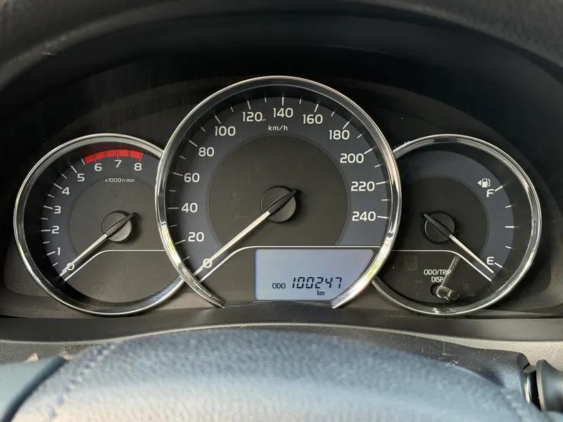 2017 Toyota Corolla thumbnail 5