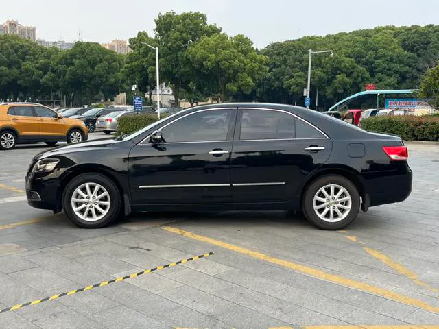 2013 Toyota Camry thumbnail 3