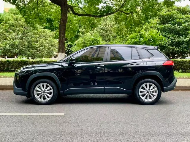 2022 Toyota Corolla Cross thumbnail 3