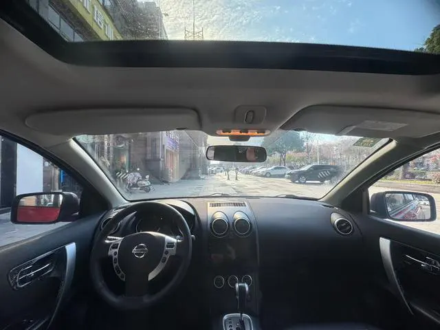 2013 Nissan Qashqai thumbnail 4