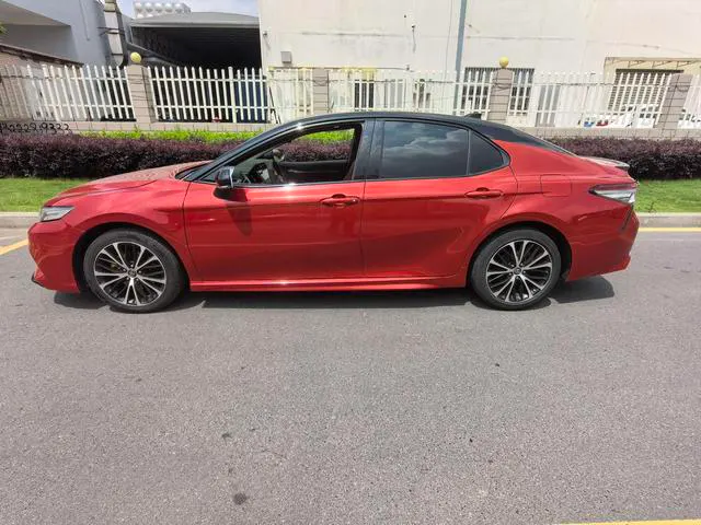 2019 Toyota Camry thumbnail 2