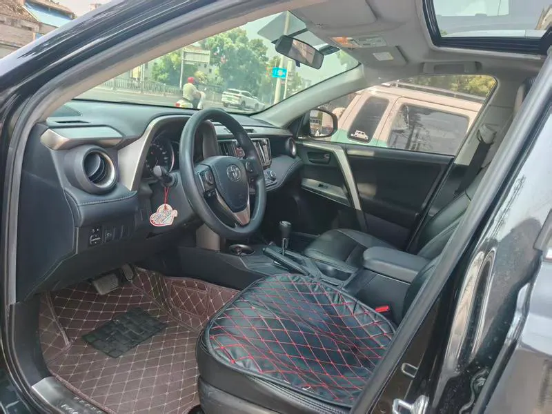 2016 Toyota RAV4 thumbnail 5